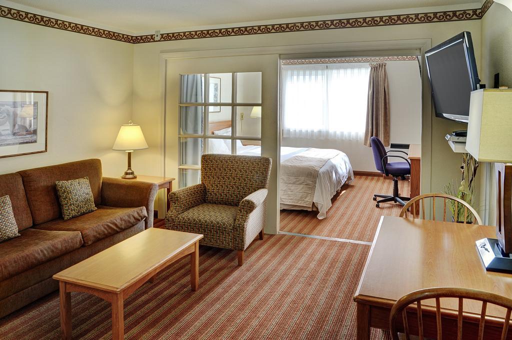 Lakeview Inns & Suites - Brandon Zewnętrze zdjęcie